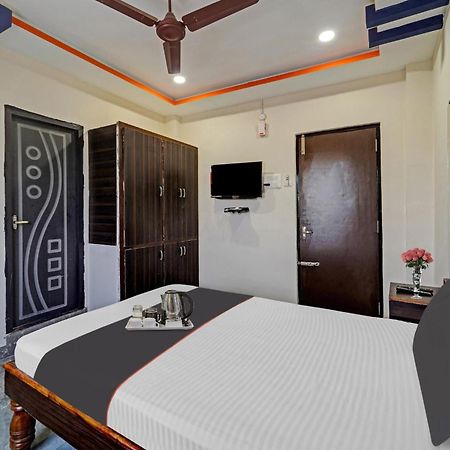 Capital O Lakshmi Residency Hotel Tirupati Bagian luar foto