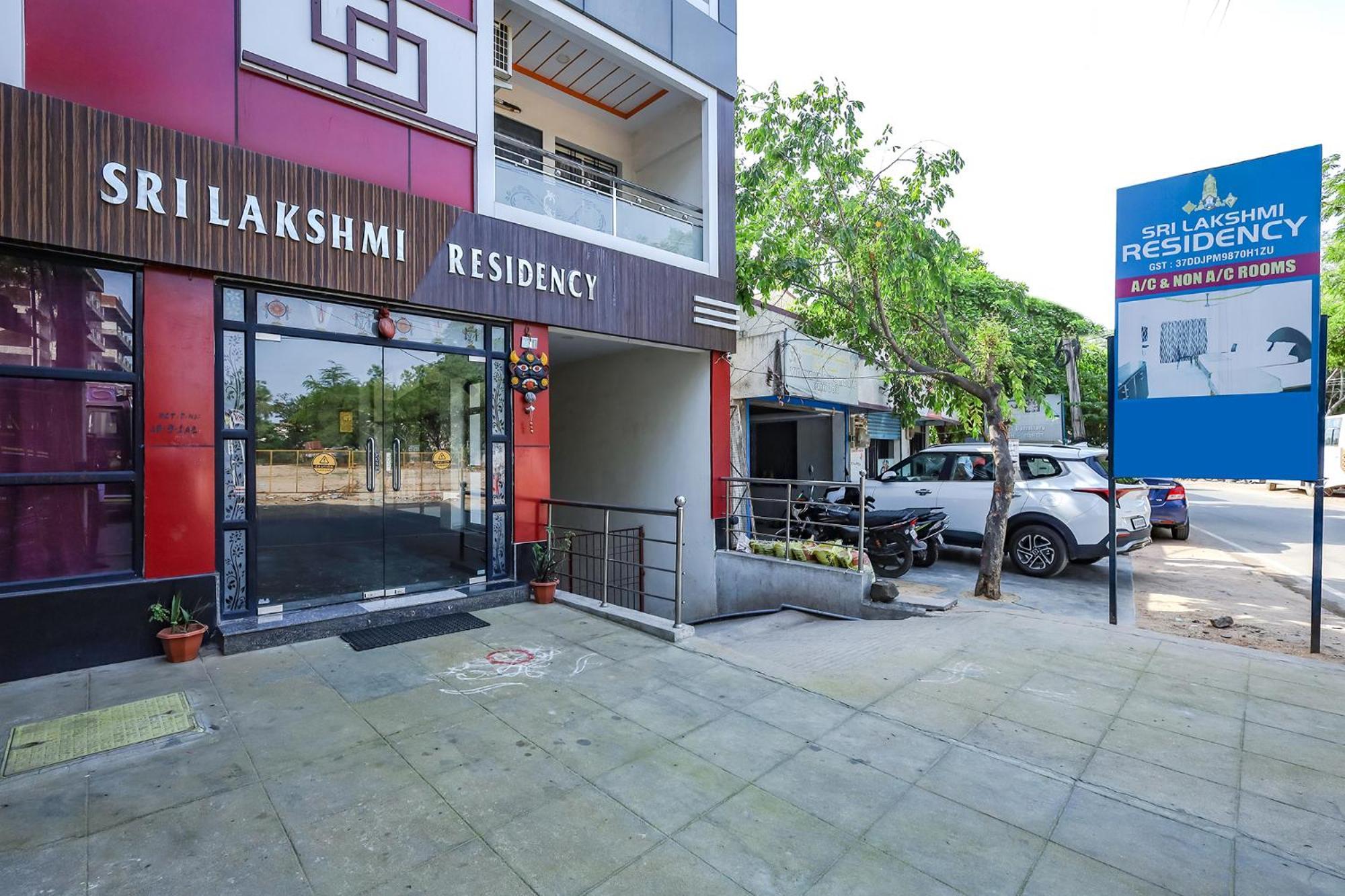 Capital O Lakshmi Residency Hotel Tirupati Bagian luar foto