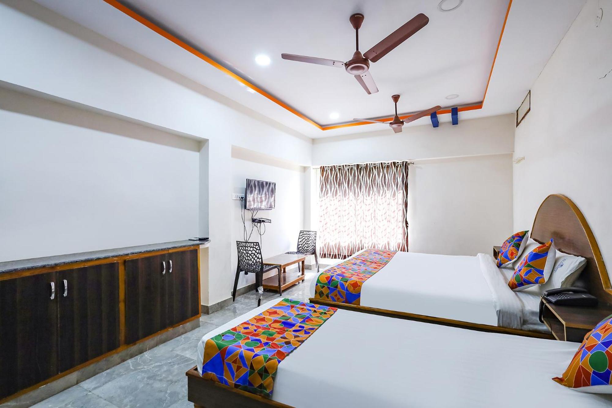 Capital O Lakshmi Residency Hotel Tirupati Bagian luar foto