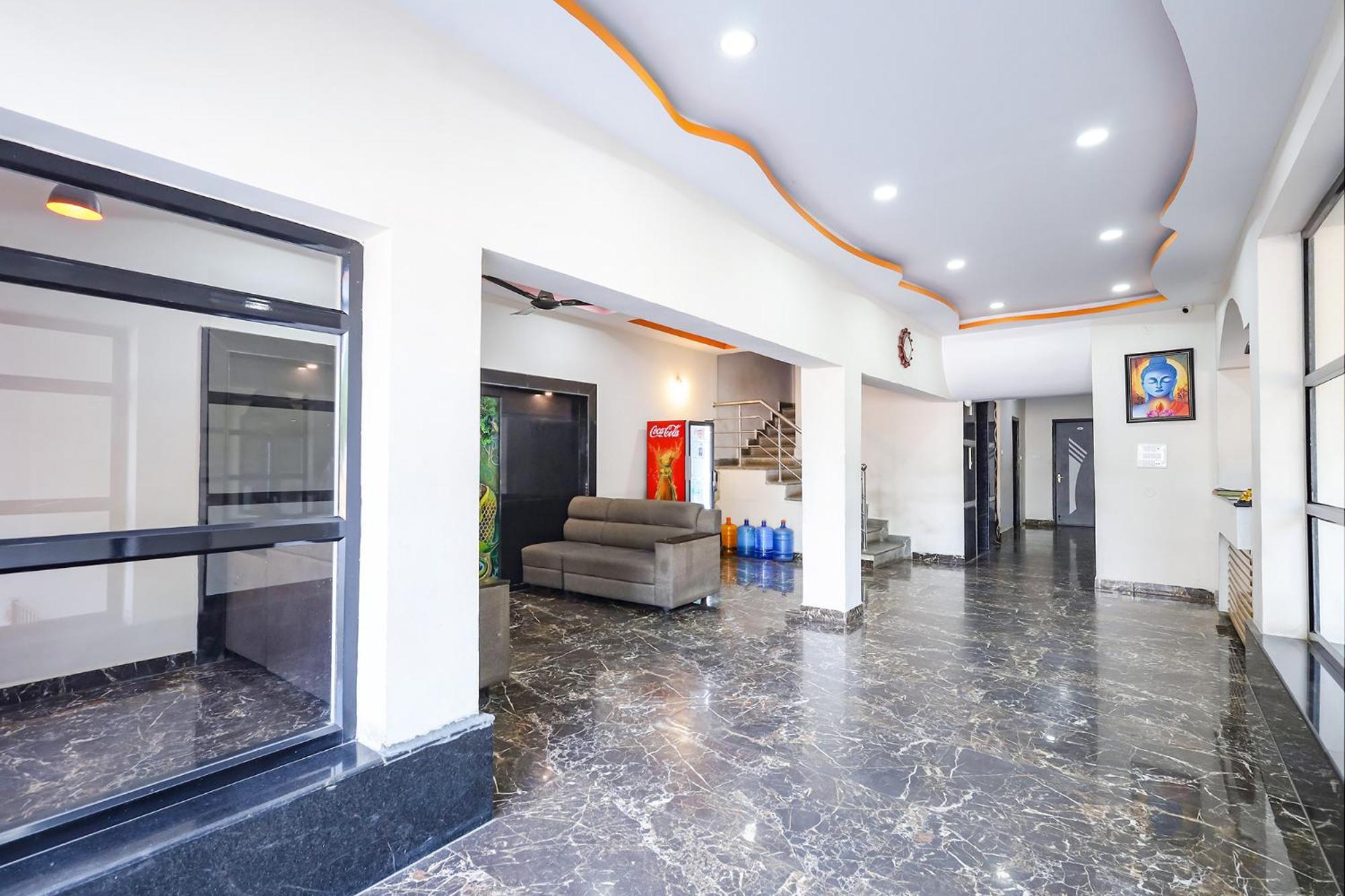 Capital O Lakshmi Residency Hotel Tirupati Bagian luar foto