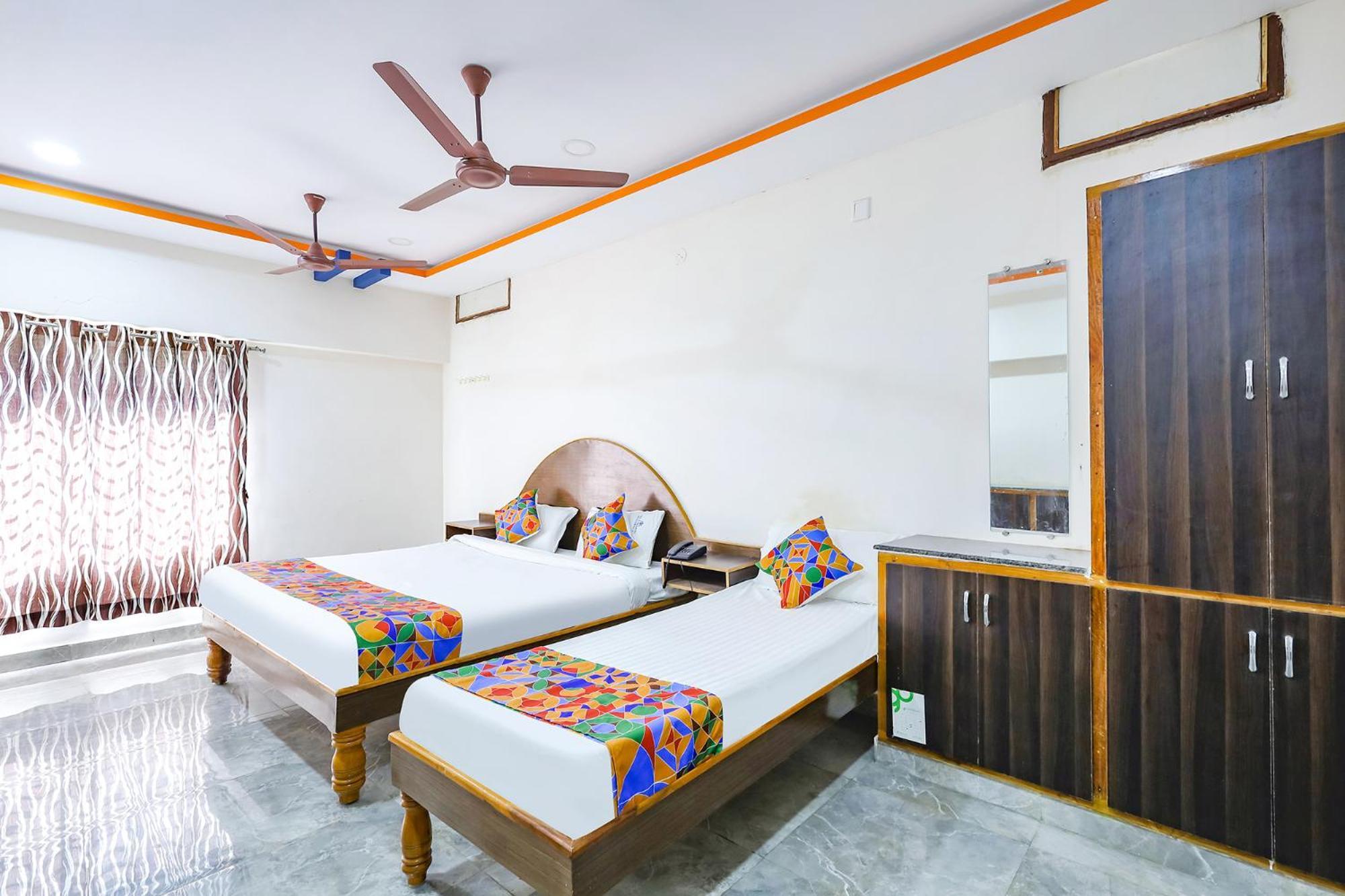 Capital O Lakshmi Residency Hotel Tirupati Bagian luar foto