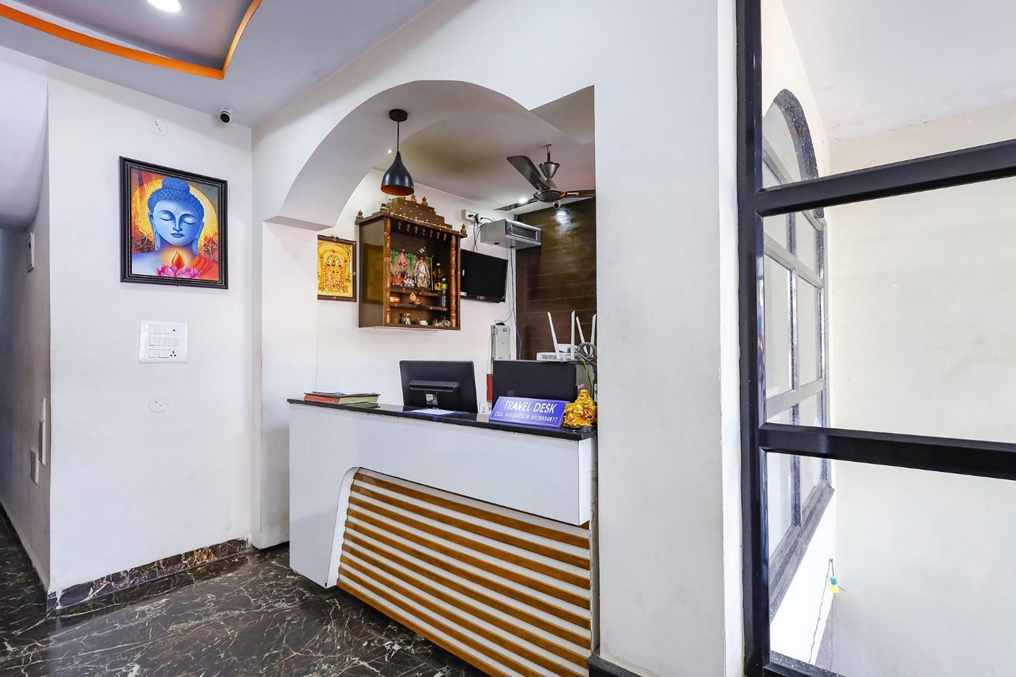 Capital O Lakshmi Residency Hotel Tirupati Bagian luar foto