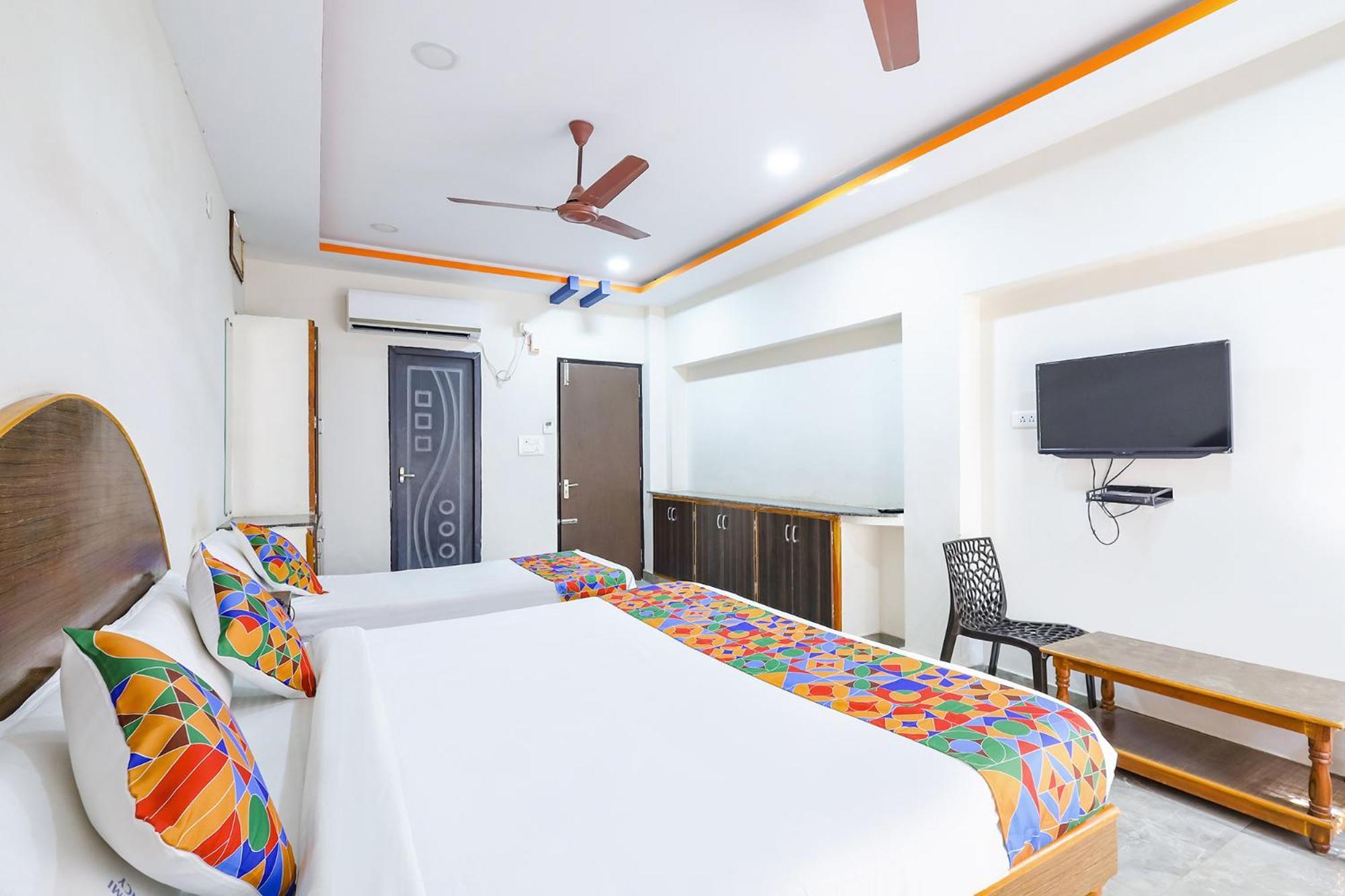 Capital O Lakshmi Residency Hotel Tirupati Bagian luar foto