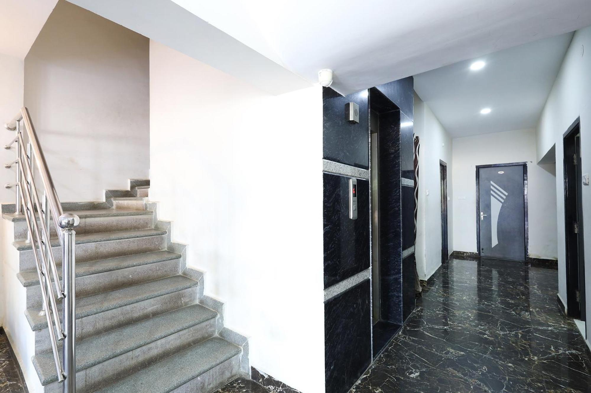 Capital O Lakshmi Residency Hotel Tirupati Bagian luar foto