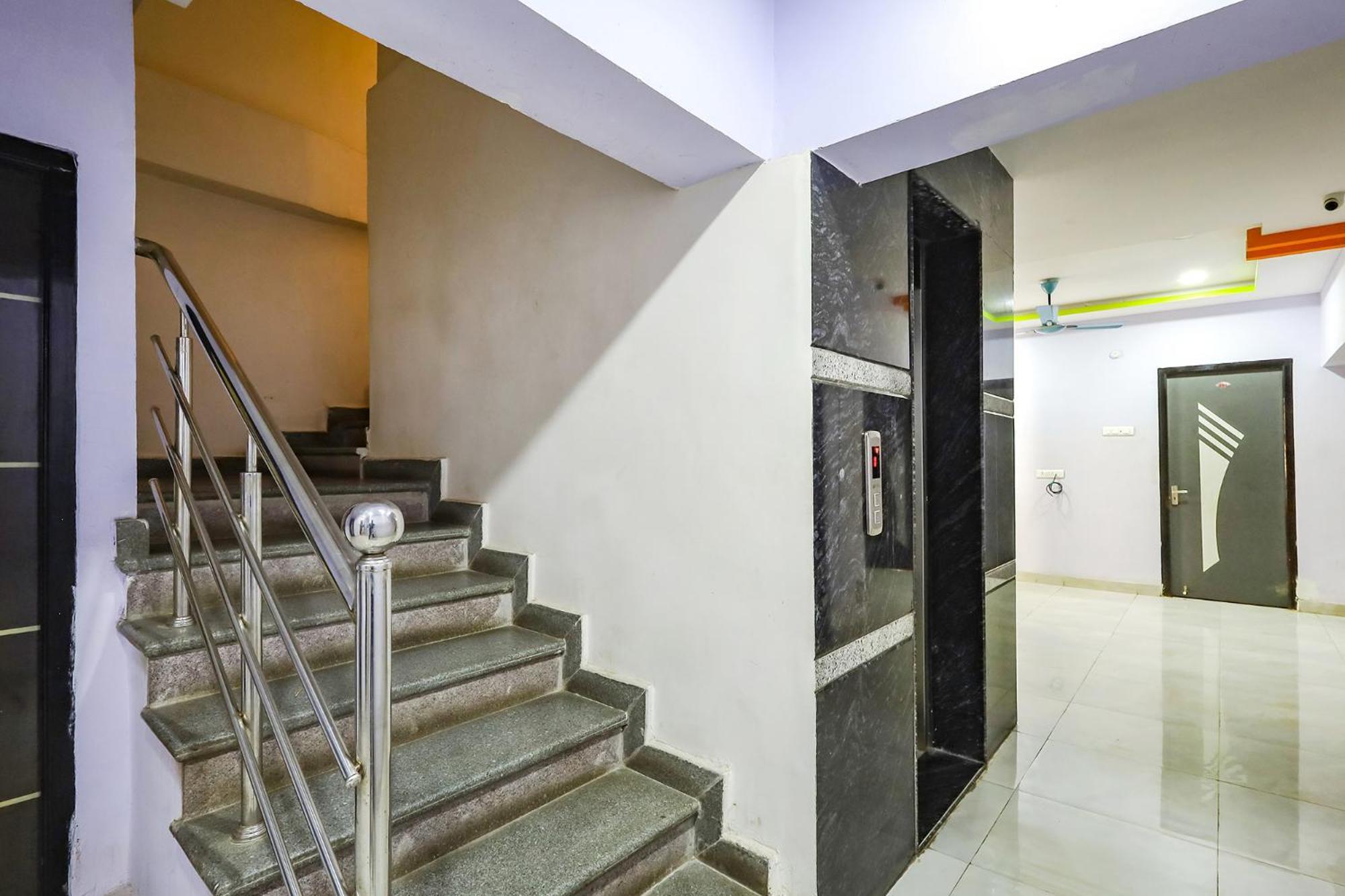 Capital O Lakshmi Residency Hotel Tirupati Bagian luar foto