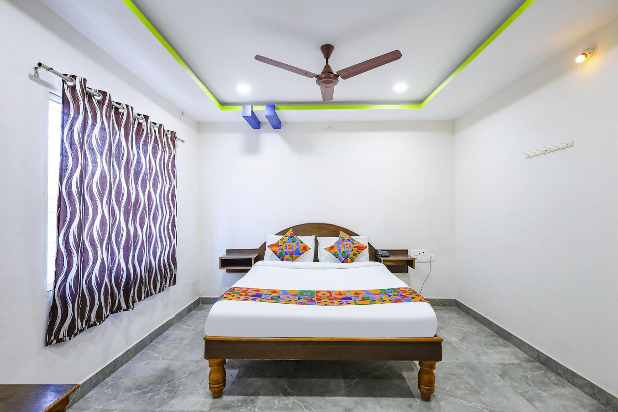 Capital O Lakshmi Residency Hotel Tirupati Bagian luar foto