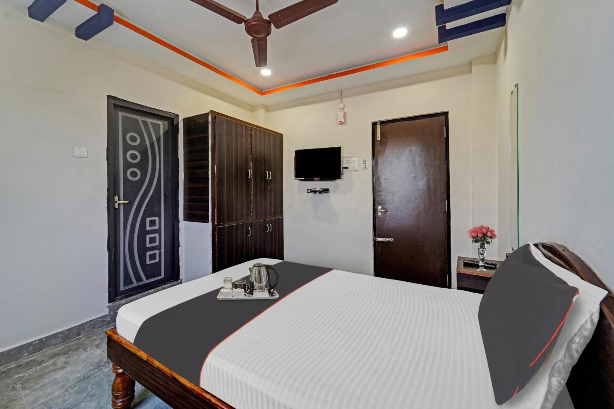 Capital O Lakshmi Residency Hotel Tirupati Bagian luar foto