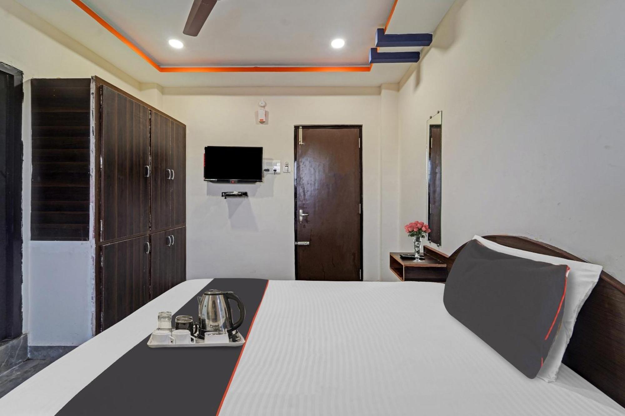 Capital O Lakshmi Residency Hotel Tirupati Bagian luar foto