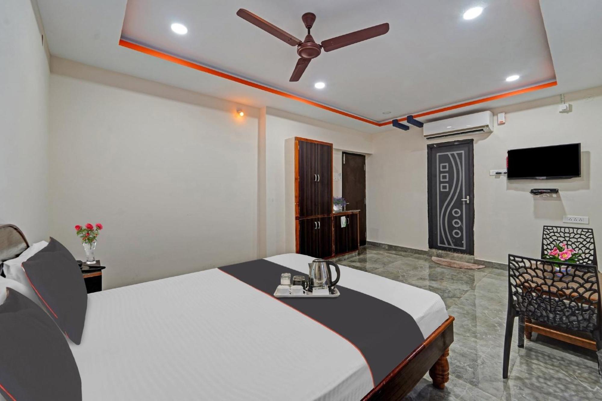 Capital O Lakshmi Residency Hotel Tirupati Bagian luar foto