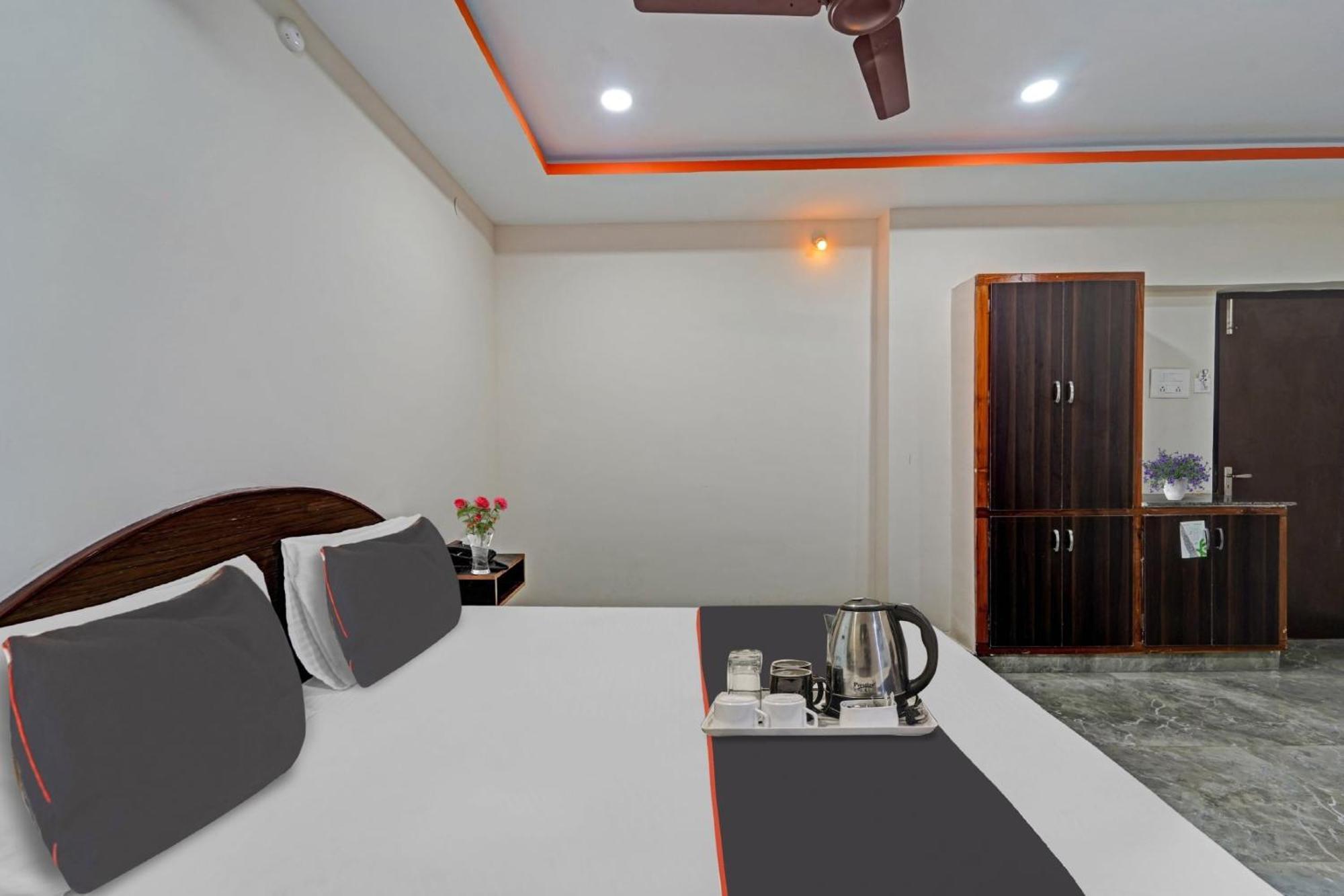 Capital O Lakshmi Residency Hotel Tirupati Bagian luar foto