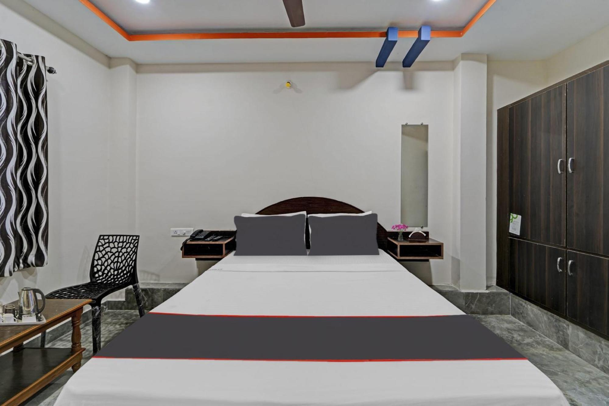 Capital O Lakshmi Residency Hotel Tirupati Bagian luar foto