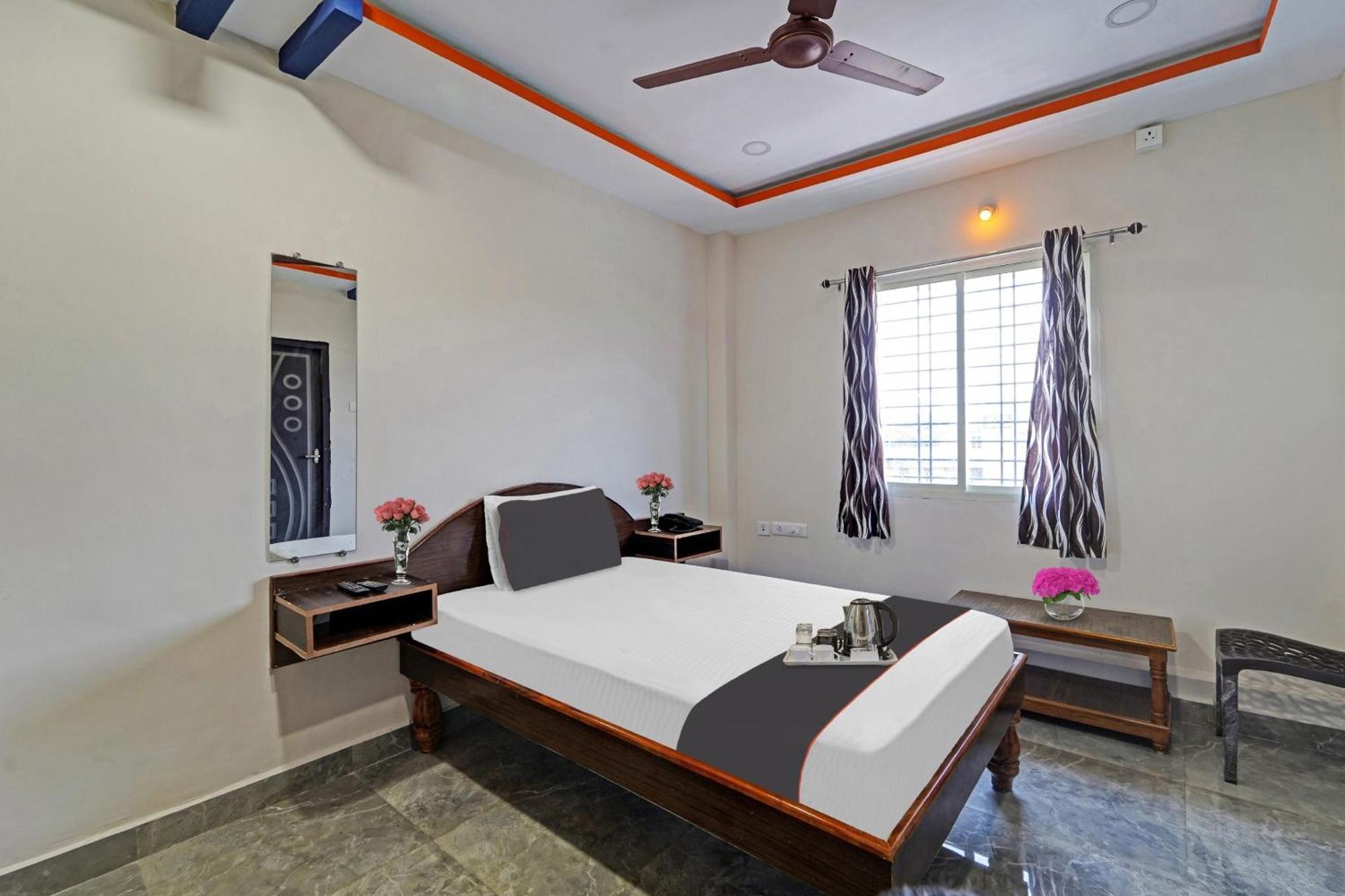 Capital O Lakshmi Residency Hotel Tirupati Bagian luar foto