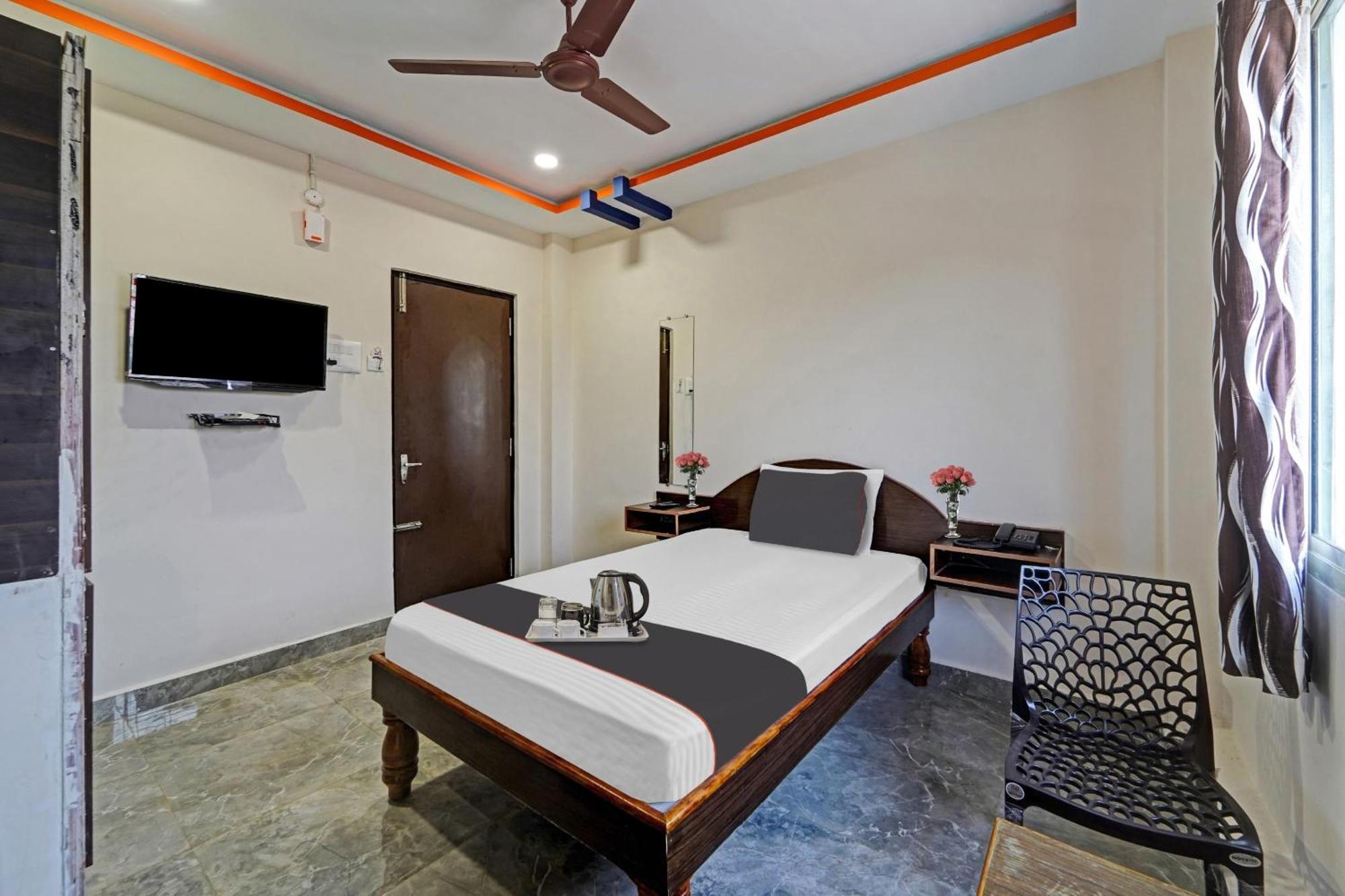 Capital O Lakshmi Residency Hotel Tirupati Bagian luar foto