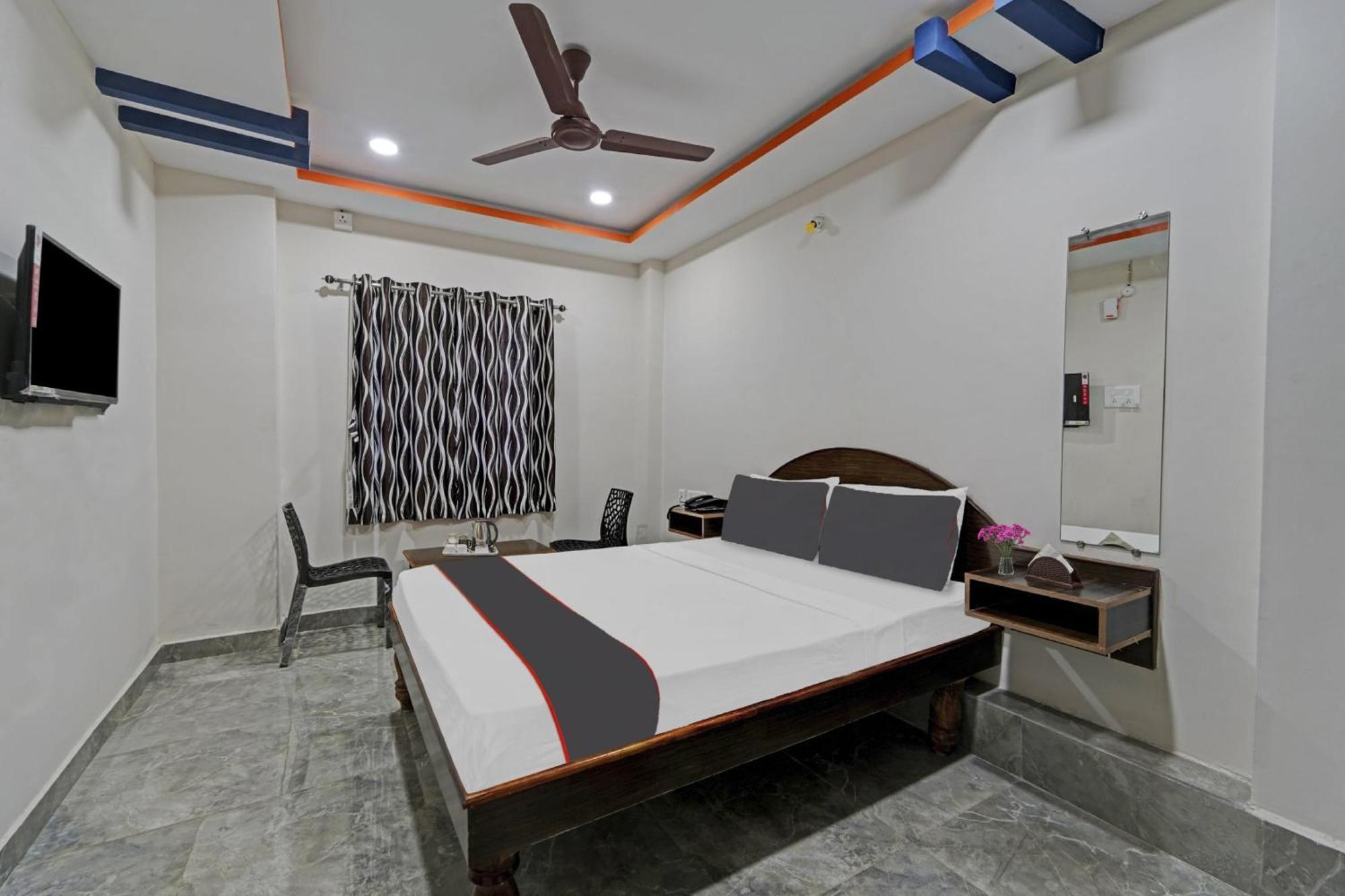 Capital O Lakshmi Residency Hotel Tirupati Bagian luar foto