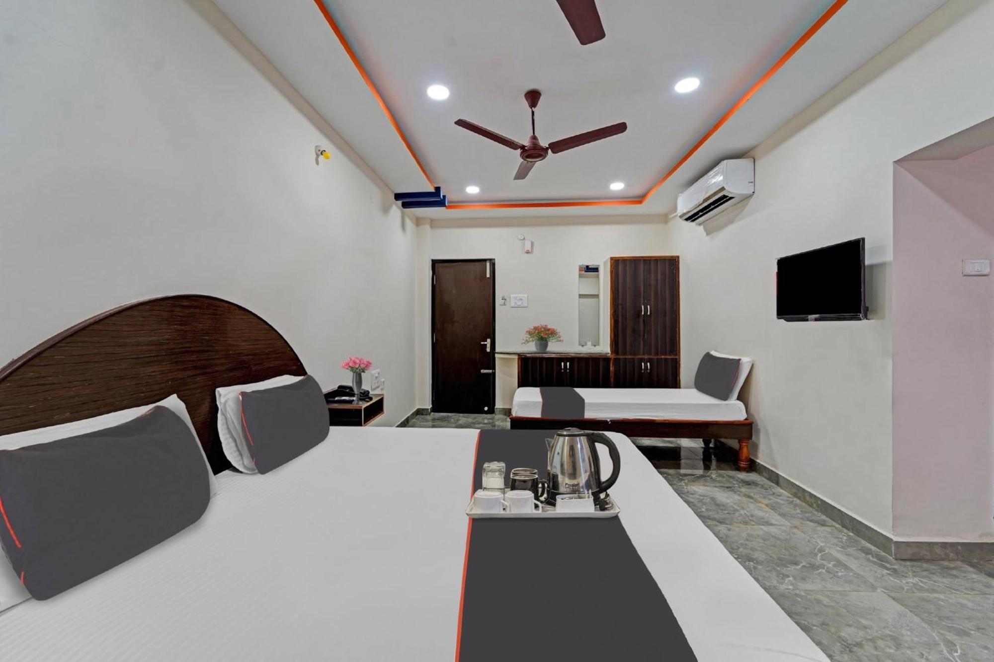 Capital O Lakshmi Residency Hotel Tirupati Bagian luar foto