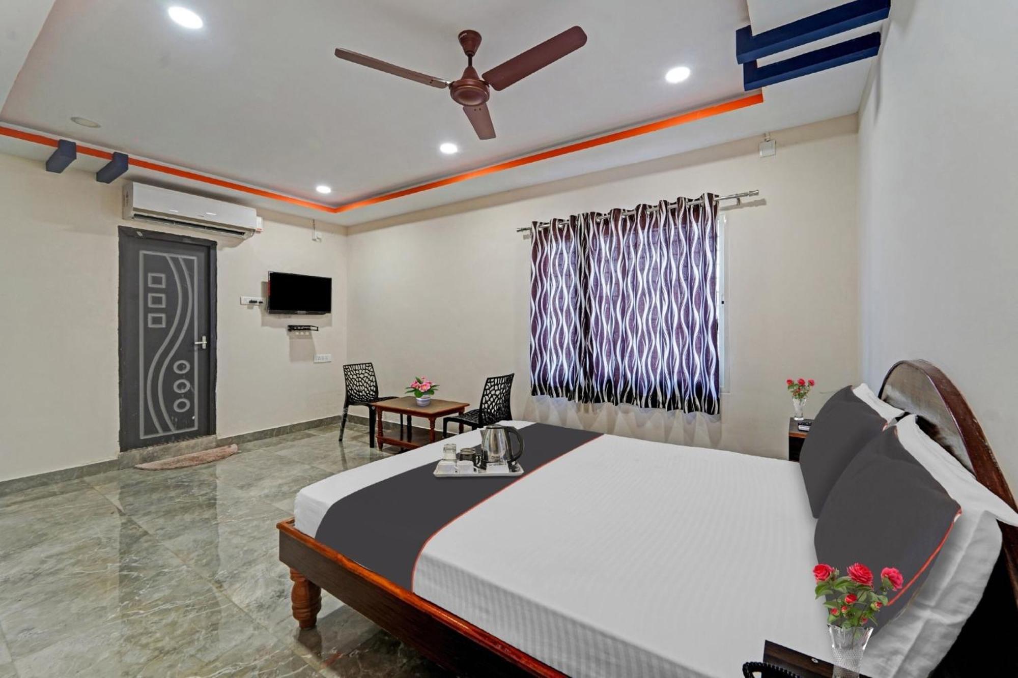 Capital O Lakshmi Residency Hotel Tirupati Bagian luar foto