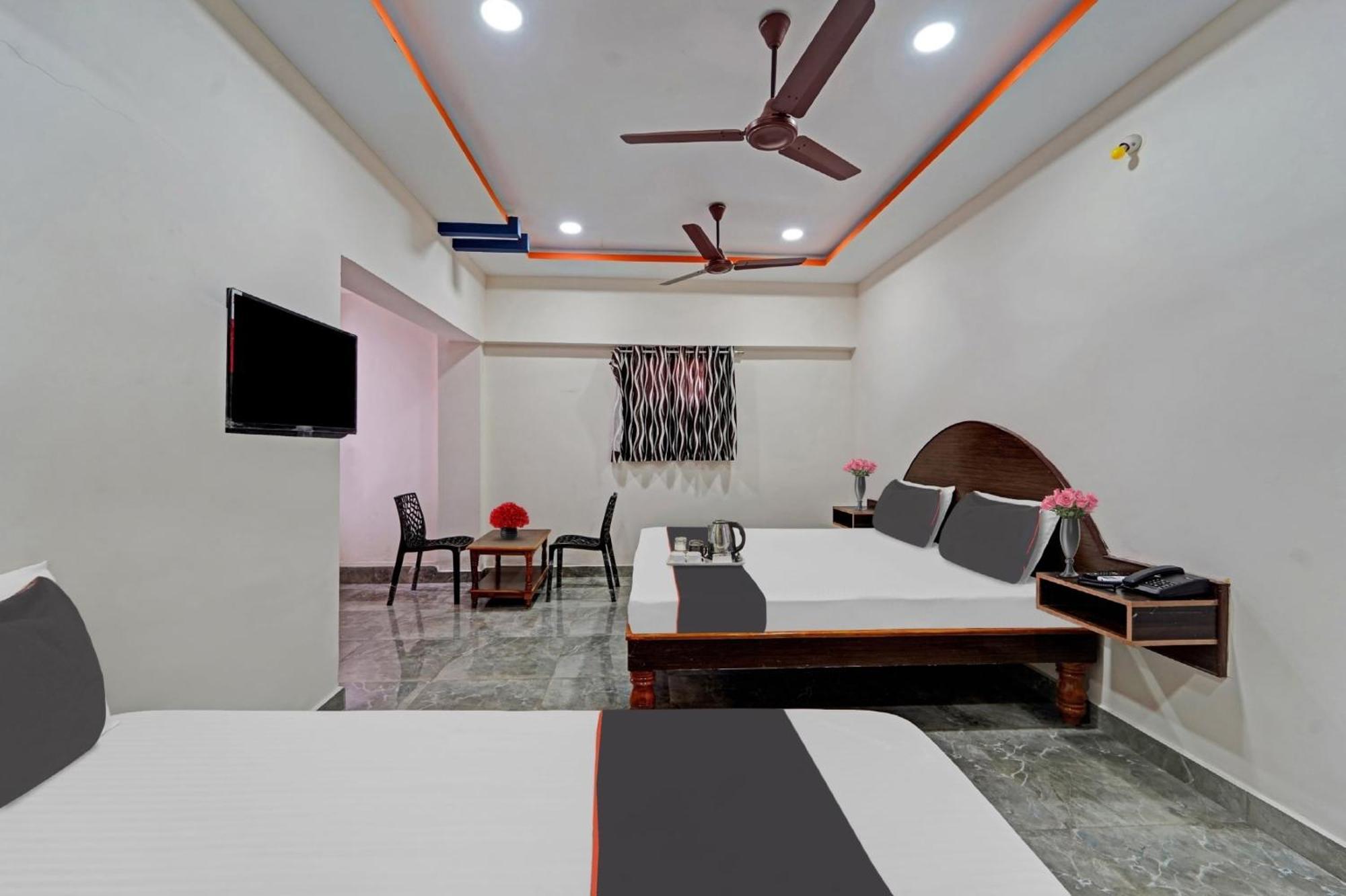 Capital O Lakshmi Residency Hotel Tirupati Bagian luar foto