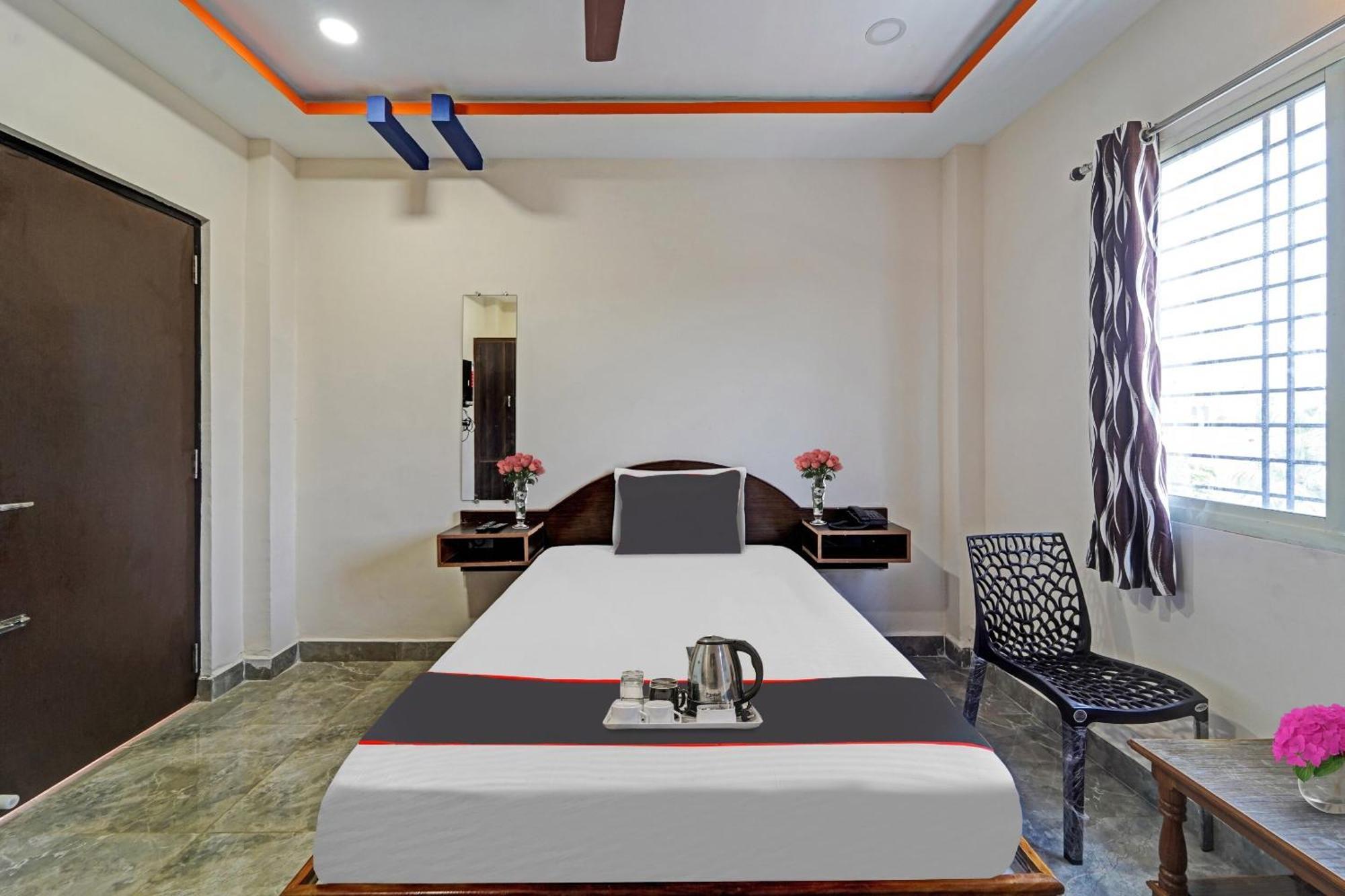 Capital O Lakshmi Residency Hotel Tirupati Bagian luar foto