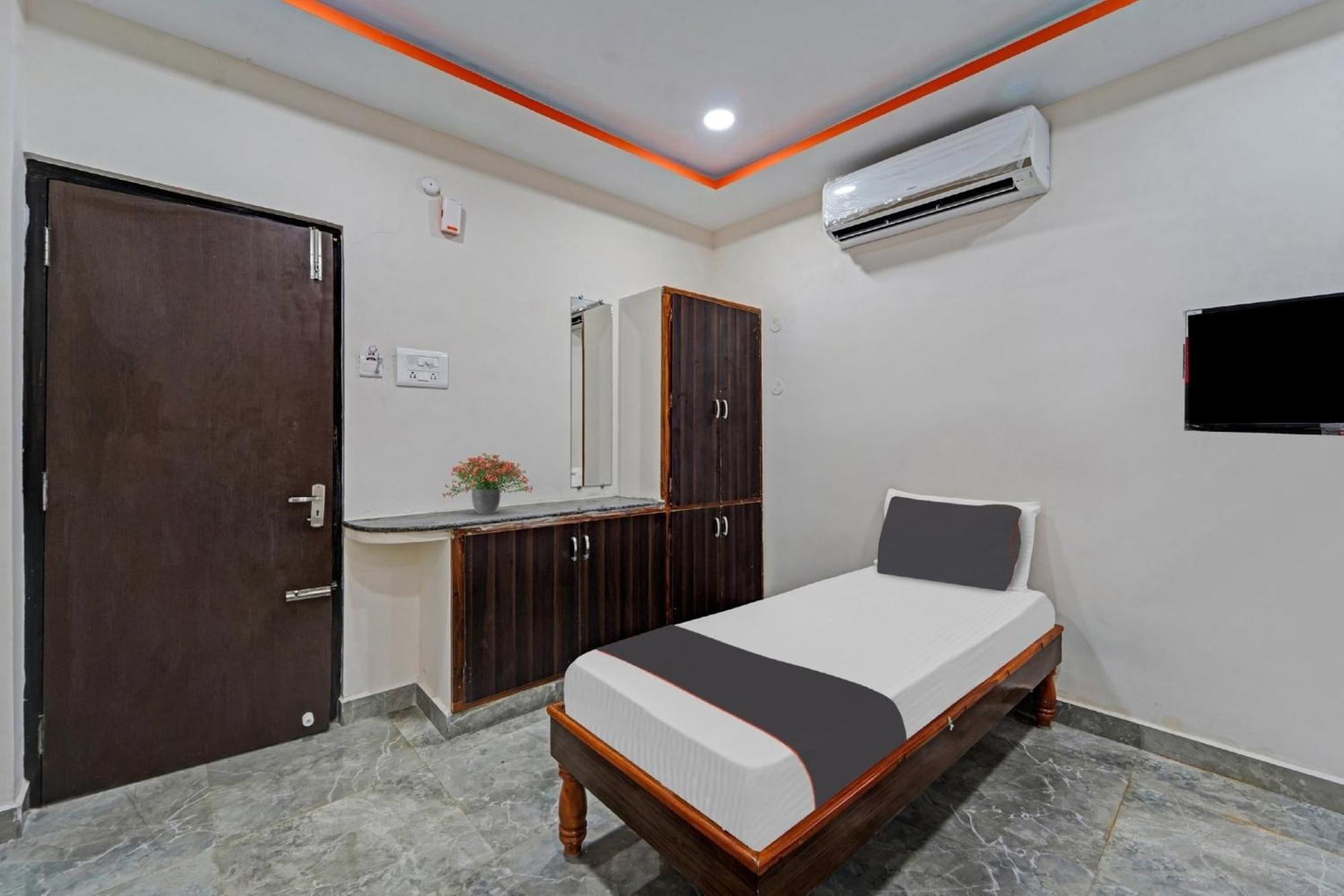 Capital O Lakshmi Residency Hotel Tirupati Bagian luar foto