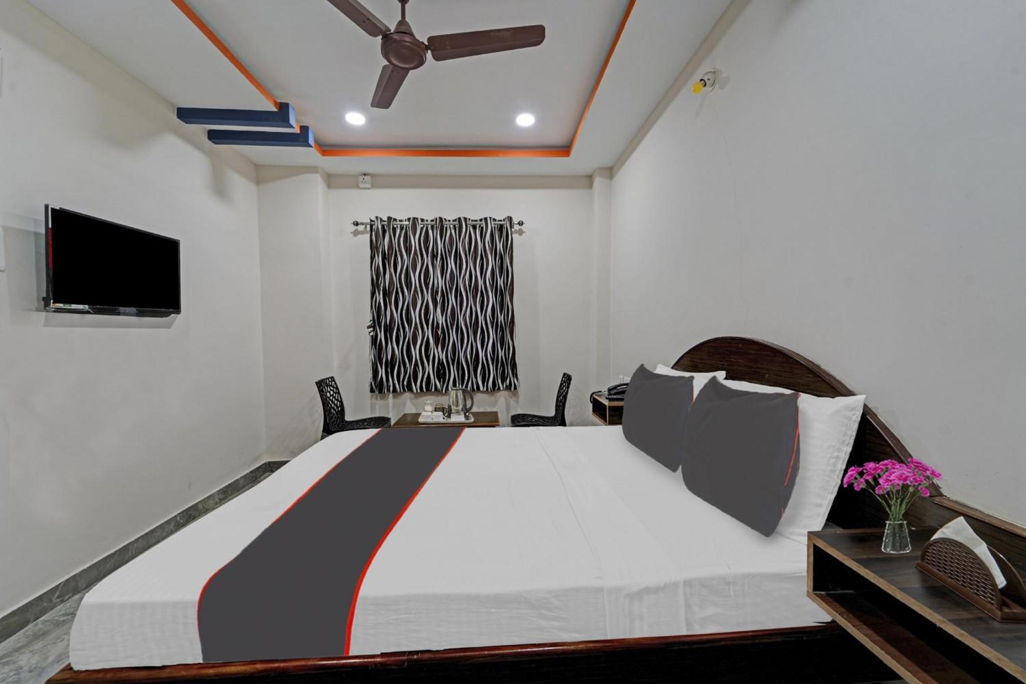 Capital O Lakshmi Residency Hotel Tirupati Bagian luar foto